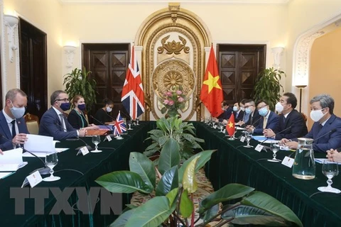 Vietnam y el Reino Unido por intensificar lazos en sectores clave 