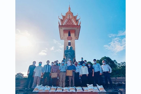 Rinden tributo a mártires vietnamitas fallecidos en Camboya