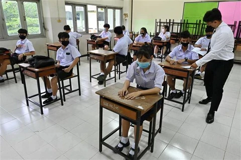 Tailandia asiste a estudiantes en superación del COVID-19