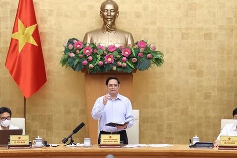 Primer Ministro vietnamita insta a tomar nuevas soluciones en la lucha contra el COVID-19