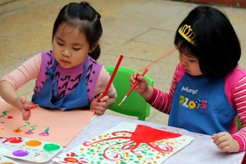 Lanzan campaña inspiradora para promover la educación de las niñas en Vietnam