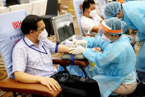 Un centenar de personas participan en donación de sangre en Ciudad Ho Chi Minh