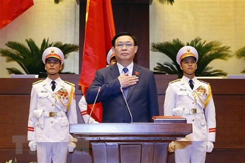 Presidente del Parlamento vietnamita recibe felicitación de su homólogo cubano