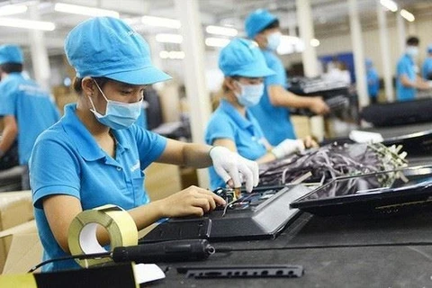 Vietnam ofrece mayor apoyo a trabajadores afectados por el COVID-19
