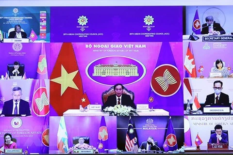 ASEAN crea oportunidades para conexión de Vietnam con región y mundo, según canciller