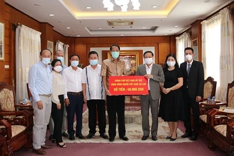 Apoyan a comunidad vietnamita en Laos en combate contra COVID-19