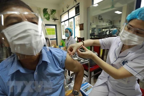 Casos diarios de COVID-19 en Vietnam superan nueve mil por segundo día consecutivo 