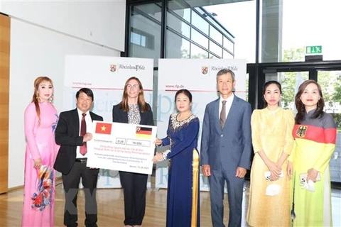 Vietnamitas recaudan fondo para apoyar a personas afectadas por inundaciones en Alemania