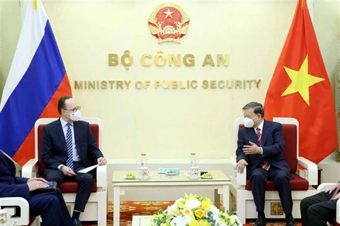 Ministro vietnamita de Seguridad Pública recibe a embajador de Rusia