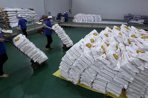 Hanoi dona seis mil toneladas de arroz a localidades afectadas gravemente por COVID-19