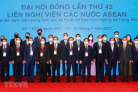 AIPA 42: Parlamentos de Laos e Indonesia llaman a fomentar cooperación intrabloque