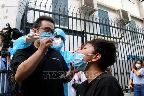 Ciudad Ho Chi Minh instruye a hacer pruebas de COVID-19 a domicilio