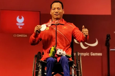 Halterófilo vietnamita cosecha medalla de plata en Juegos Paralímpicos de Tokio 2020