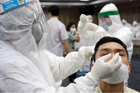 Vietnamitas en el exterior donan 40 mil mascarillas sanitarias a Ciudad Ho Chi Minh