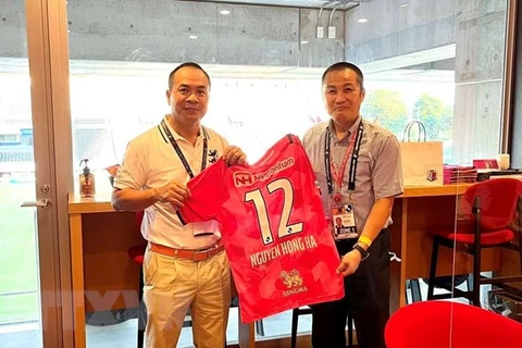 Club japonés Cerezo Osaka quiere impulsar cooperación con el fútbol vietnamita
