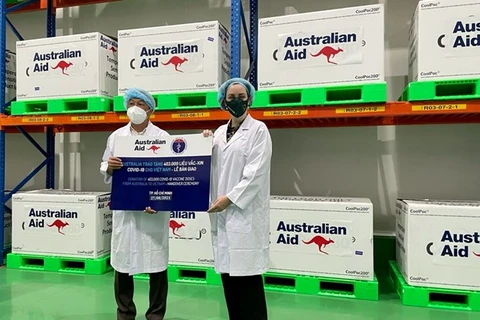 Recibe Vietnam 403 mil dosis de vacunas contra COVID-19 donadas por Australia