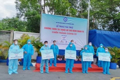 Entregan bolsas de medicamentos a pacientes del COVID-19 en Ciudad Ho Chi Minh