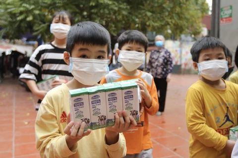 Programa ayuda a los niños de Hanoi a regresar a la escuela 