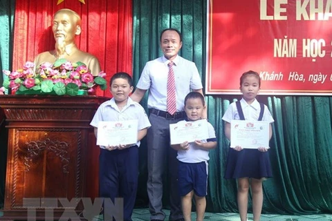 Estudiantes de primaria en distrito insular vietnamita comienzan nuevo año escolar