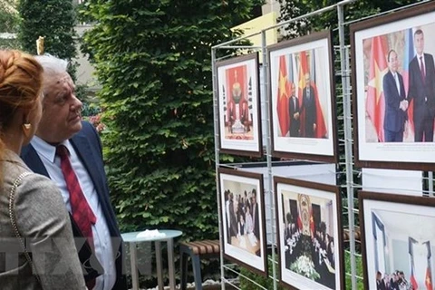 Exposición fotográfica en Praga realza desarrollo de Vietnam y lazos bilaterales