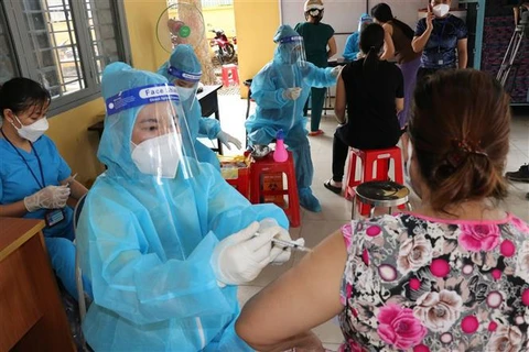 Provincia vietnamita de Binh Duong avanza en vacunación masiva