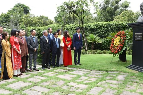 Vietnamitas en México y Venezuela honran al Presidente Ho Chi Minh en Día Nacional