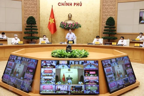 Premier vietnamita destaca importancia de lucha contra el COVID-19 a nivel de base