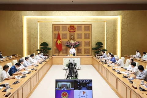 Primer ministro de Vietnam pide buscar medidas para adaptarse de forma segura al COVID-19