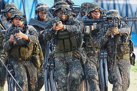 Filipinas enviará miles soldados adicionales a islas sureñas para combatir el terrorismo