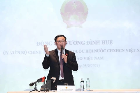 Máximo dirigente del Parlamento vietnamita se reúne con connacionales en Europa