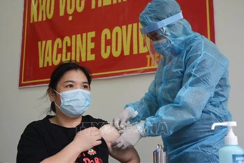 Garantizan vacunación a todos los residentes en ciudad vietnamita de Da Nang