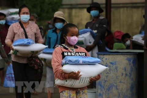 Ofrecen ayuda de emergencia a personas de origen vietnamita en Camboya