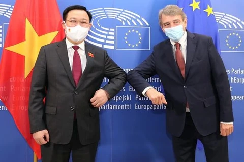 Presidente de la Asamblea Nacional de Vietnam se reúne con titular del Parlamento Europeo