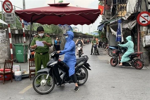 Levantan bloqueo aplicado en diferentes lugares afectados por COVID-19 en Hanoi
