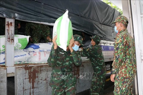 Vietnam suministrará arroz y bienes de reserva nacional a pobladores afectados por el COVID-19