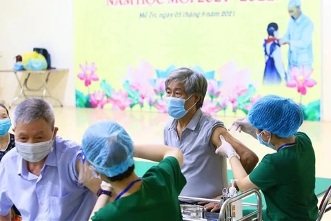 Vietnam con más de 30,4 millones de dosis contra el COVID-19 inyectadas