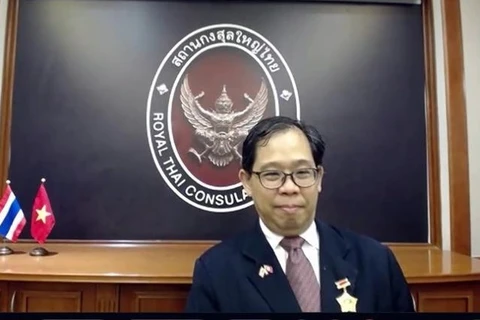 Entregan medalla conmemorativa a cónsul general tailandés en Vietnam