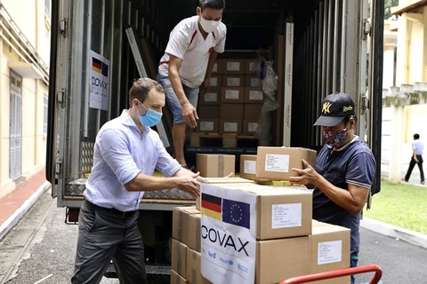 Recibe Vietnam 852 mil dosis de vacuna contra COVID-19 donadas por Alemania
