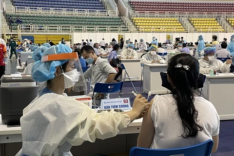 Ciudad Ho Chi Minh completa ronda de primera dosis de vacunas contra el COVID-19 
