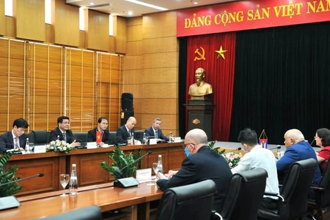 Vietnam llama a facilitar sus exportaciones e inversión en Cuba