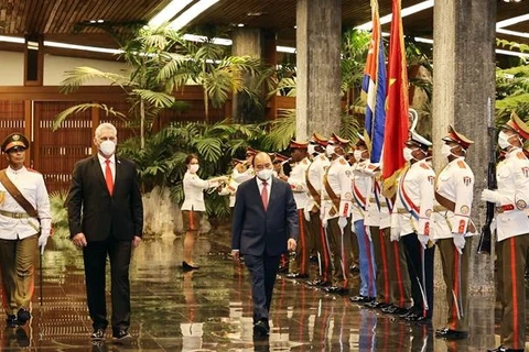 Presidente cubano da la bienvenida a su par vietnamita Nguyen Xuan Phuc