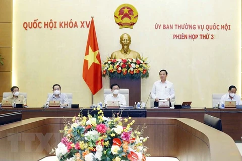 Comité Permanente de la Asamblea Nacional de Vietnam prosigue su tercera reunión