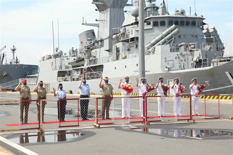Buques de la Armada Real de Australia llegaron a Vietnam 