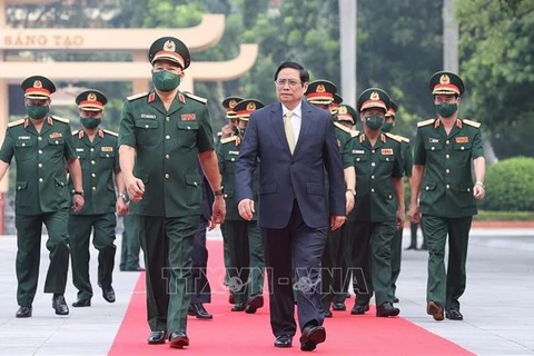 Primer ministro vietnamita realza atención a capacitación de Academia de Defensa 