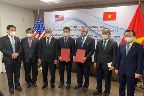 Rubrican empresa petrolera vietnamita y grupo estadounidense importante acuerdo de cooperación
