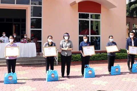 Destacan ayuda de voluntarios religiosos en lucha antiepidémica en Ciudad Ho Chi Minh
