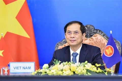 Visita a Rusia del canciller vietnamita fortalecerá la asociación estratégica integral bilateral