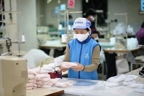 Vietnam exporta más de 15 millones de mascarillas en agosto