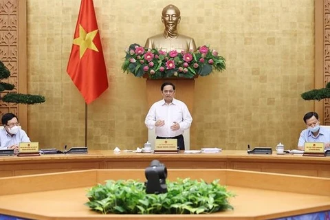 Resalta premier vietnamita importancia de prevención del COVID-19 en recuperación económica 
