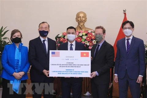 Vietnam recibe simbólicamente 1,5 millones de dosis de vacuna contra el COVID-19